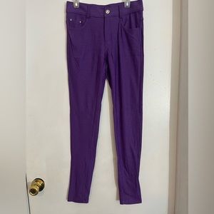 Purple leggings. (68% Cotton, 27% Polyester, 5% Spandex) NWOT